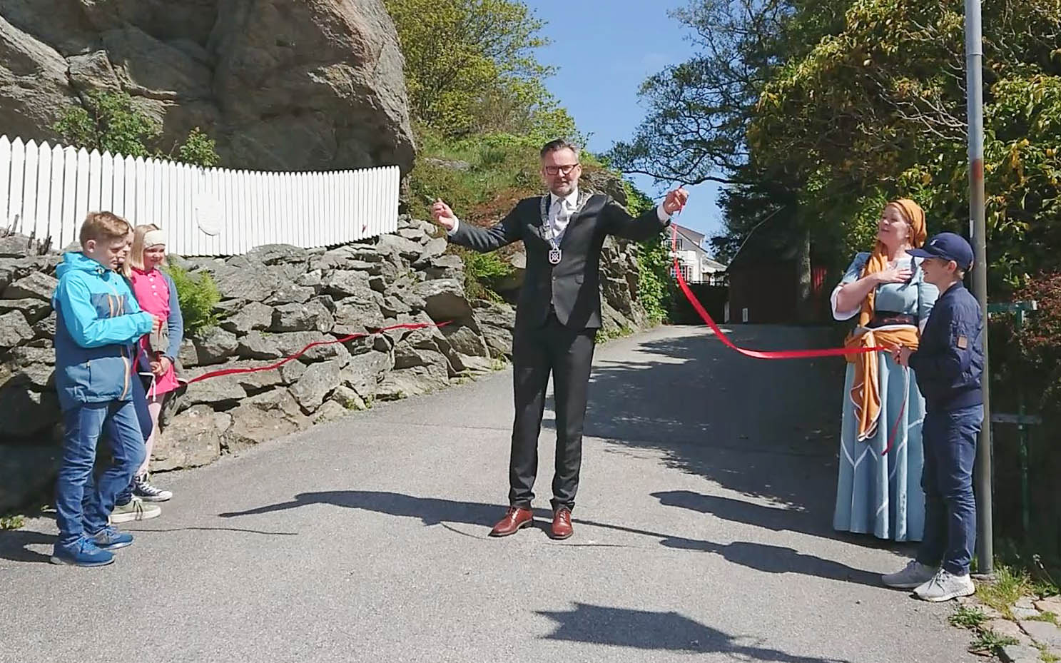 Mayor Jarle Nilsen declares the app launched